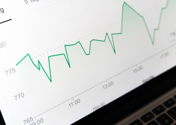 Following a 37% rebound, the MATIC regains $1 as investors take optimistic positions