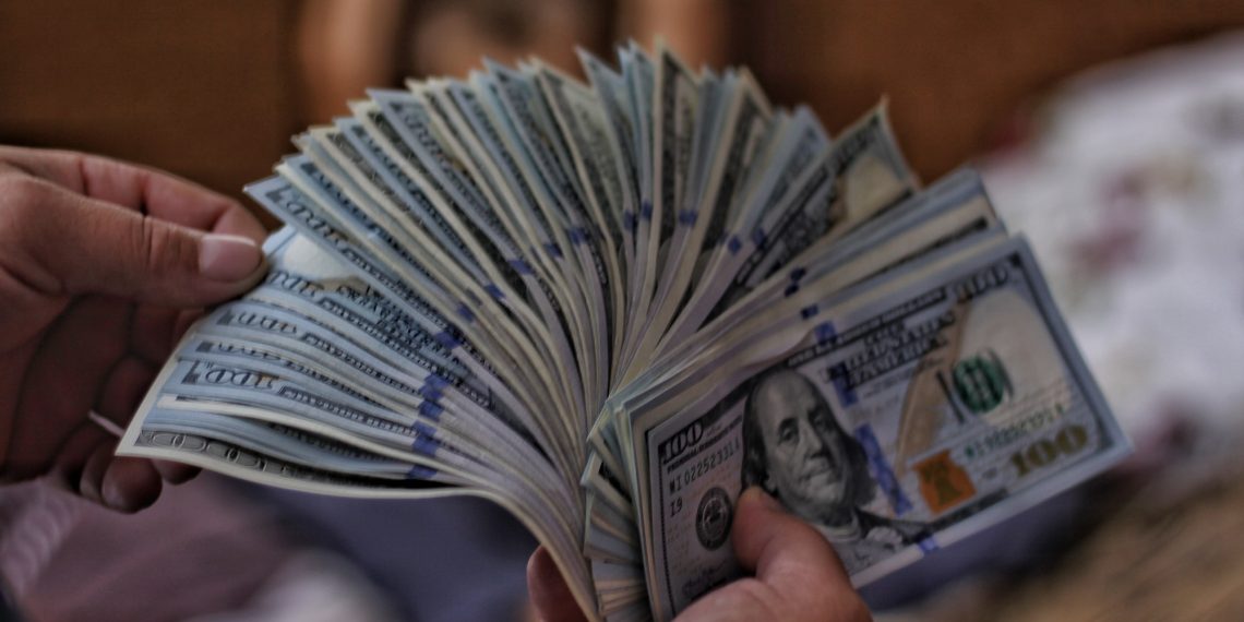 Tucker Carlson Attributes Recent De-dollarization Movements to Russian Sanctions and US Dollar Weaponization