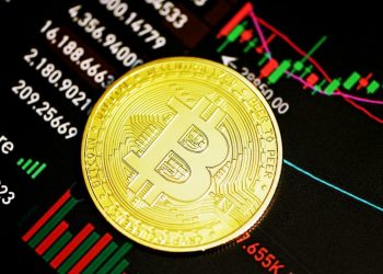 Bitcoin Short Sellers on Edge as Price Nears $70,000